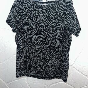 Athleta Black and Gray Patterned Women's Tee